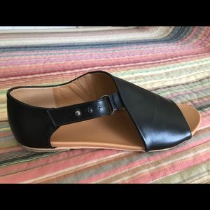 Cute black/tan sandals